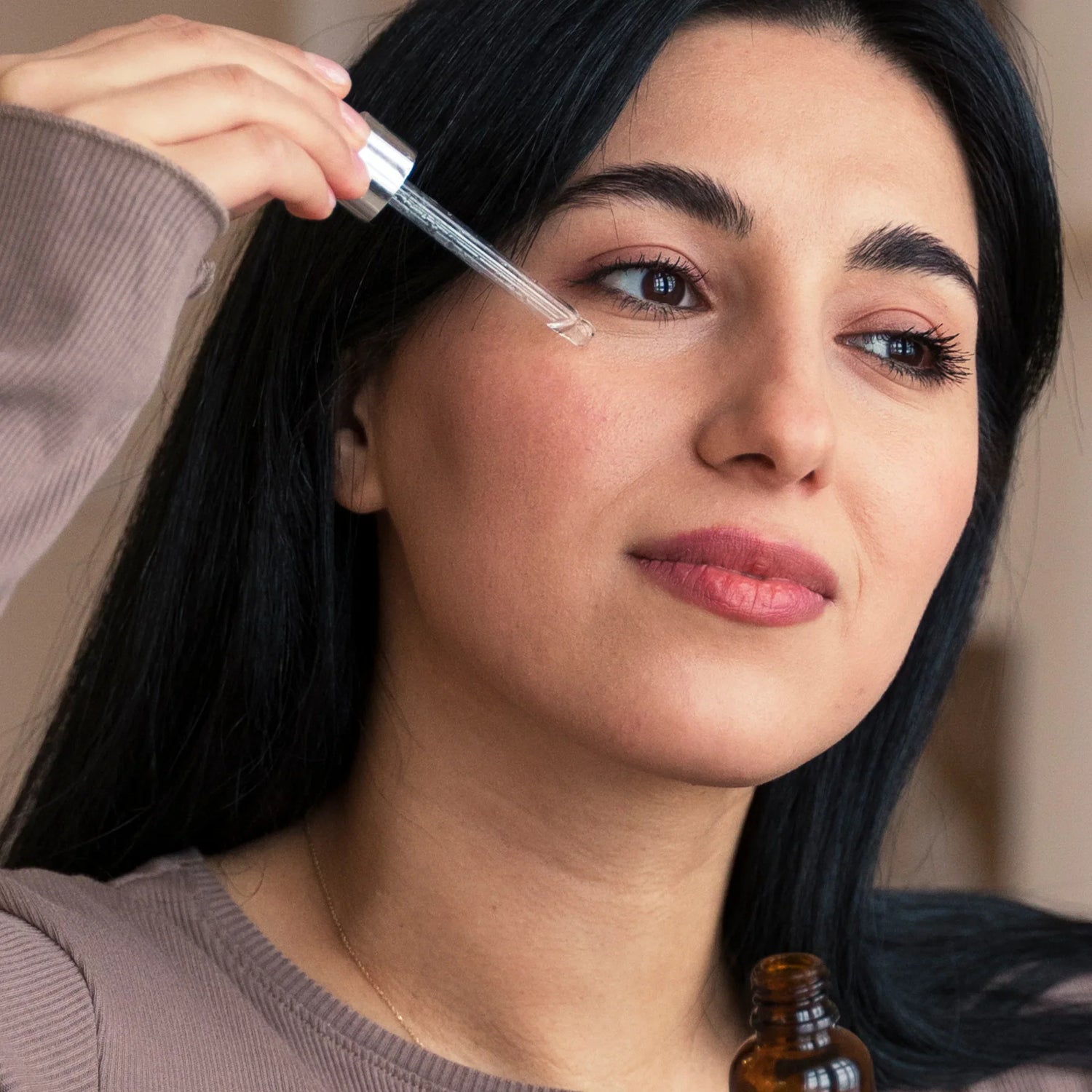 10 Proven Benefits of Hemp Seed Oil for Skin, Hair & Nails (Backed by Science!)