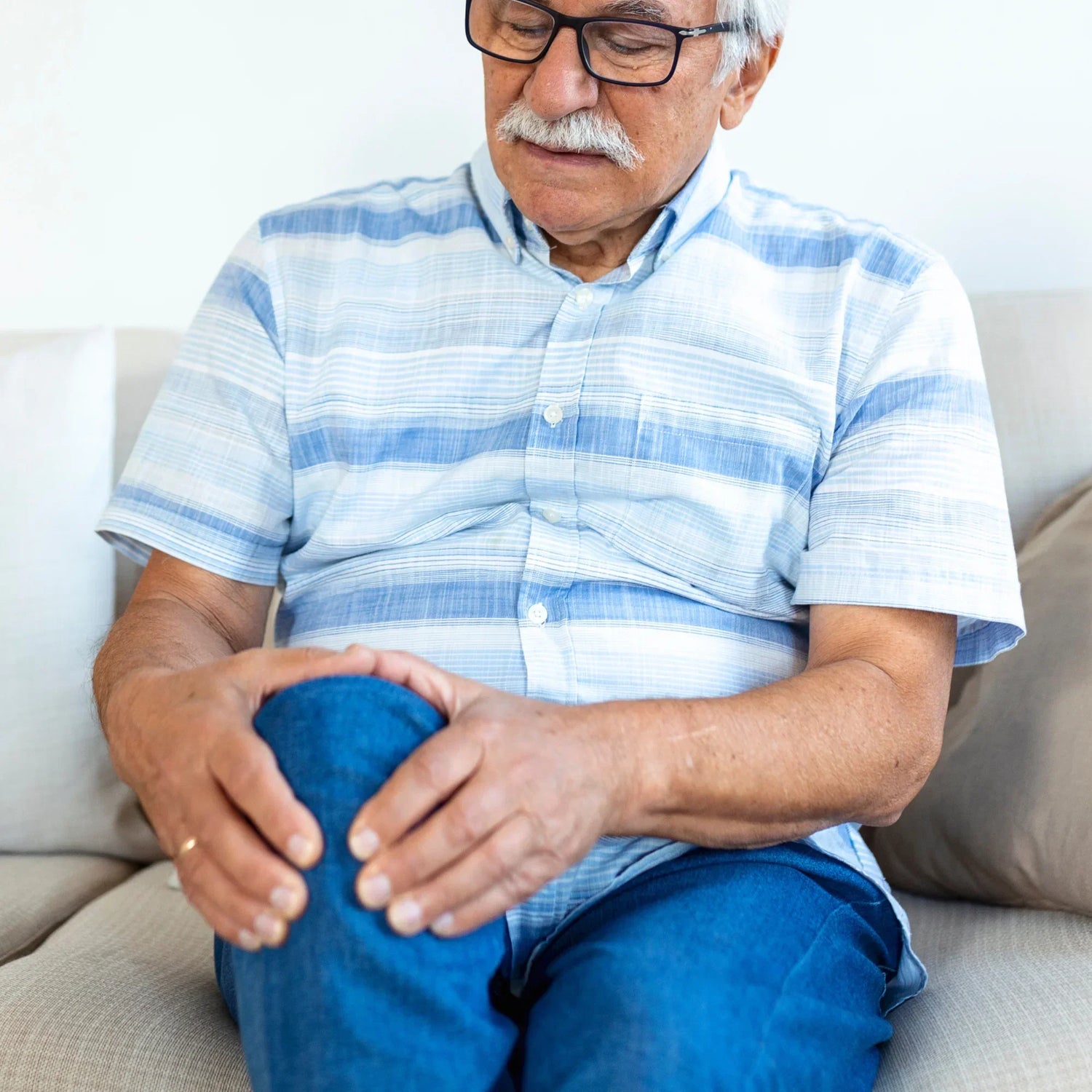 Best Oils for Painful Joints: Ease Discomfort Naturally