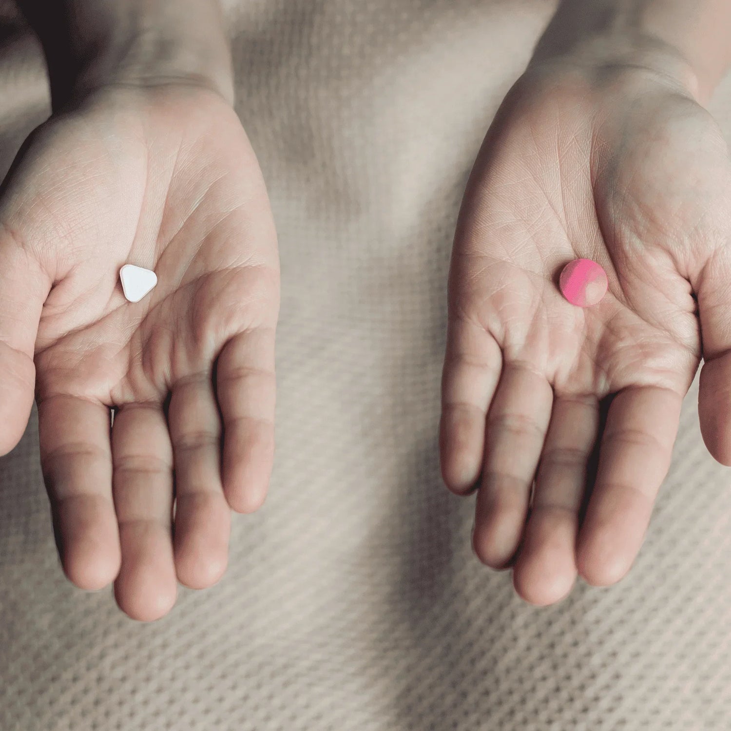 Naproxen vs. Ibuprofen: Differences, Uses, and Safety Concerns