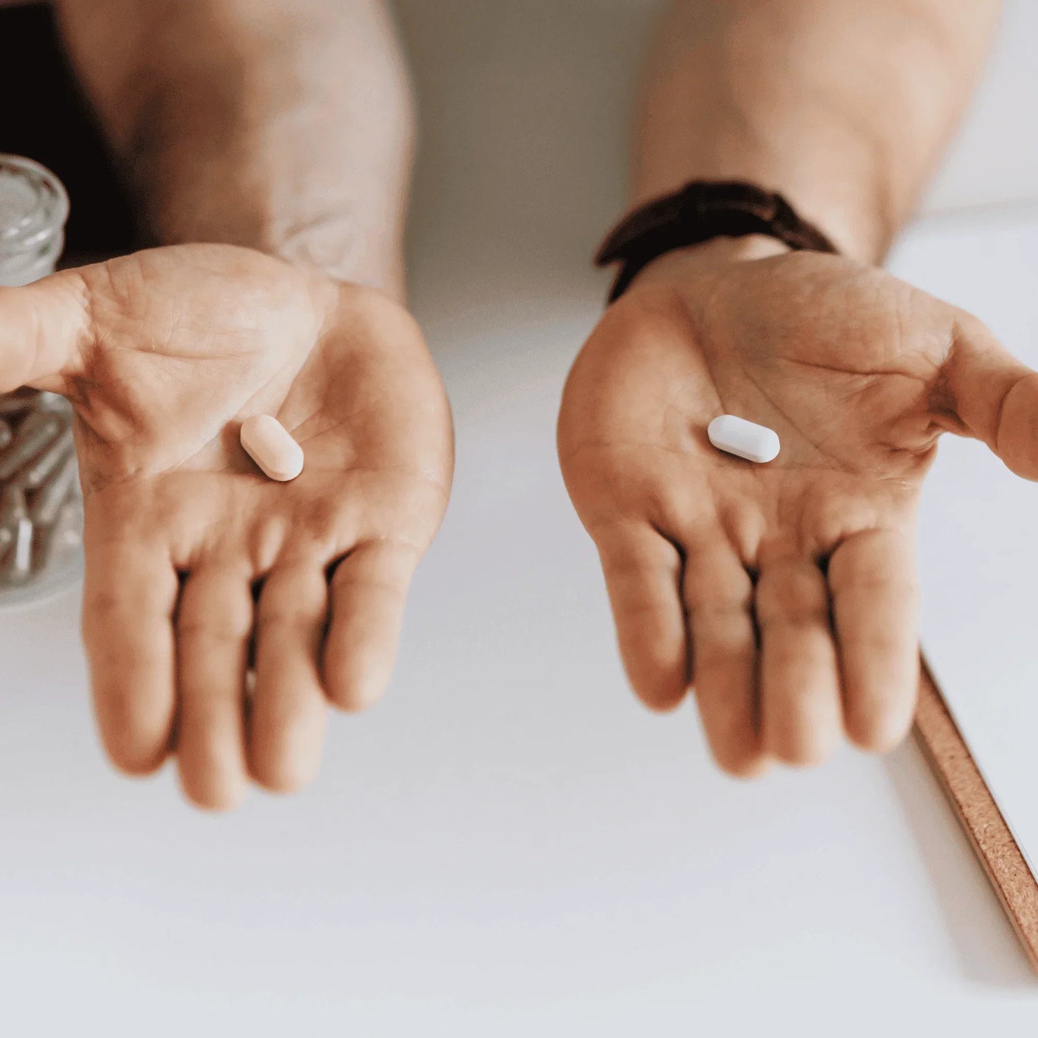 Paracetamol vs Aceclofenac: Choosing the Right Pain Relief + How Hempbuti CBD Can Support You Naturally